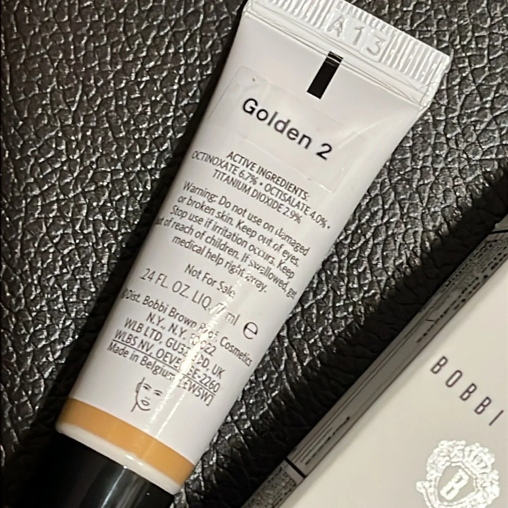 NEW Bobbi Brown Vitamin Enriched Hydrating Skin Tint SPF 15, MINI, GOLDEN 2